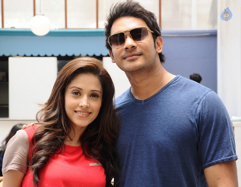 Valeba Raja Tamil Film Photos - 15 / 18 photos