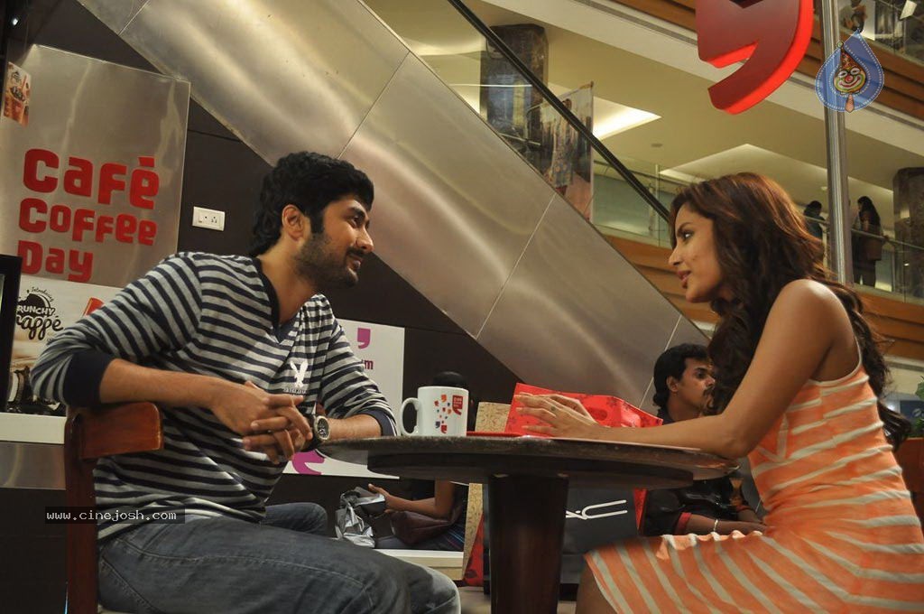 Vanakkam Chennai Tamil Movie Photos - 51 / 138 photos