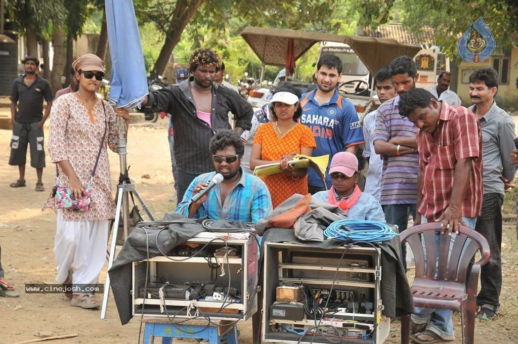 Vanakkam Chennai Tamil Movie Photos - 53 / 138 photos