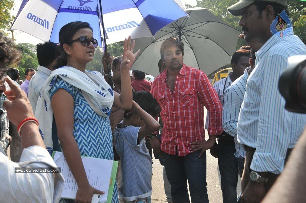 Vanakkam Chennai Tamil Movie Photos - 58 / 138 photos