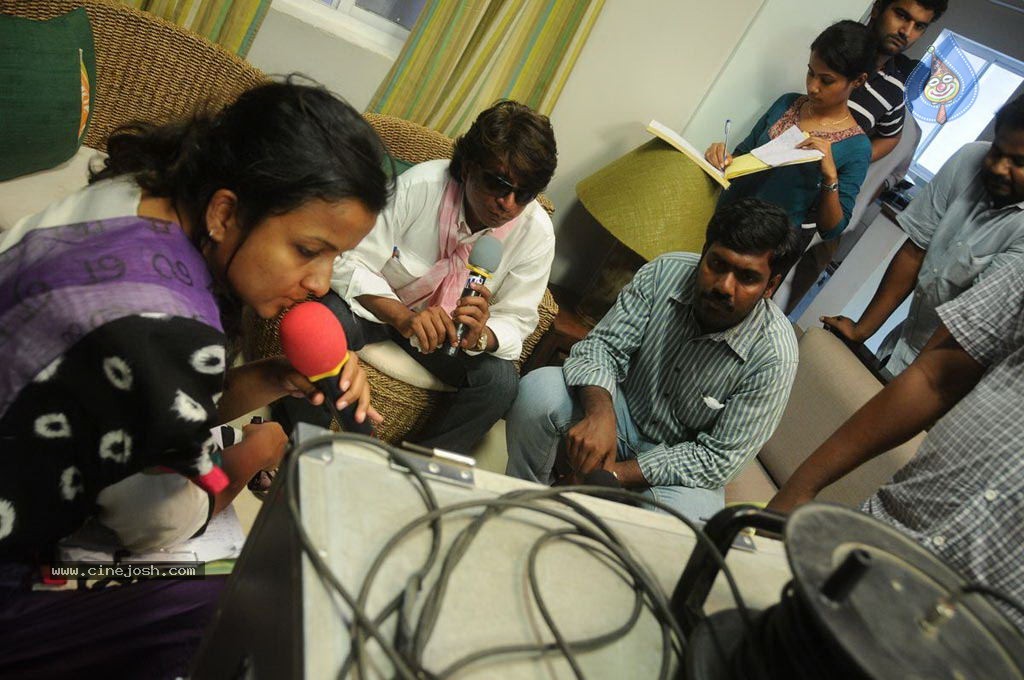 Vanakkam Chennai Tamil Movie Photos - 59 / 138 photos