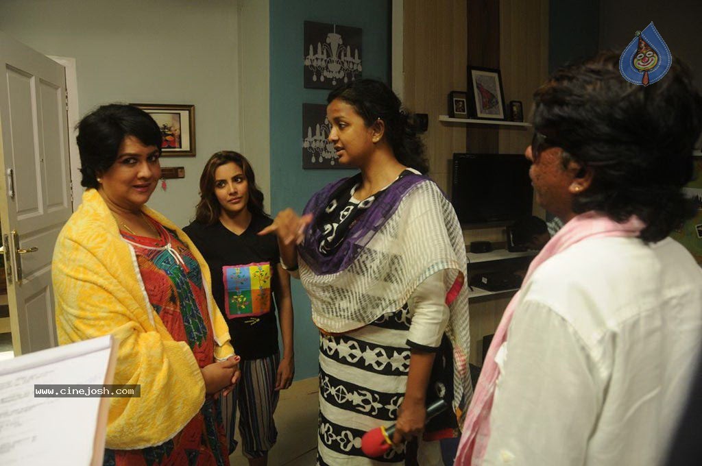 Vanakkam Chennai Tamil Movie Photos - 137 / 138 photos