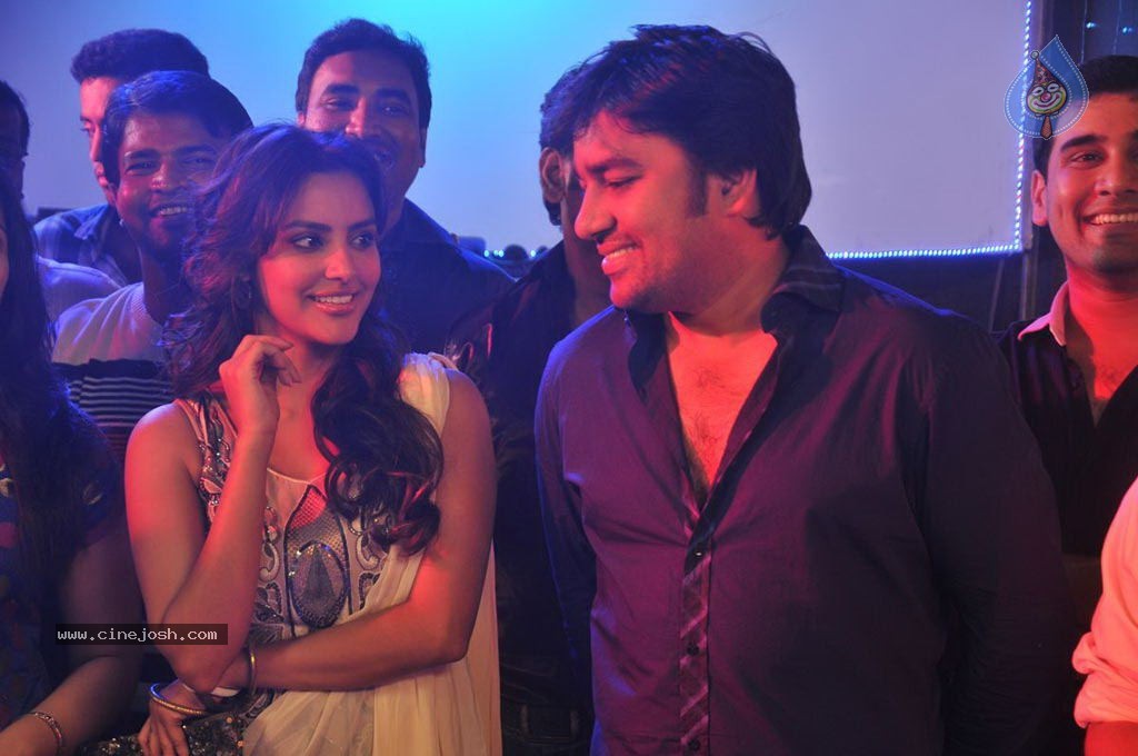 Vanakkam Chennai Tamil Movie Photos - 138 / 138 photos