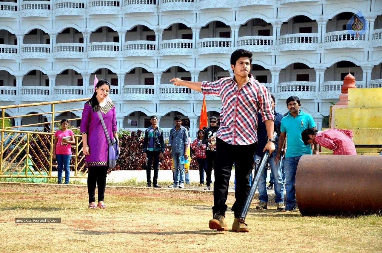 Vandanam Movie Stills - 7 / 25 photos