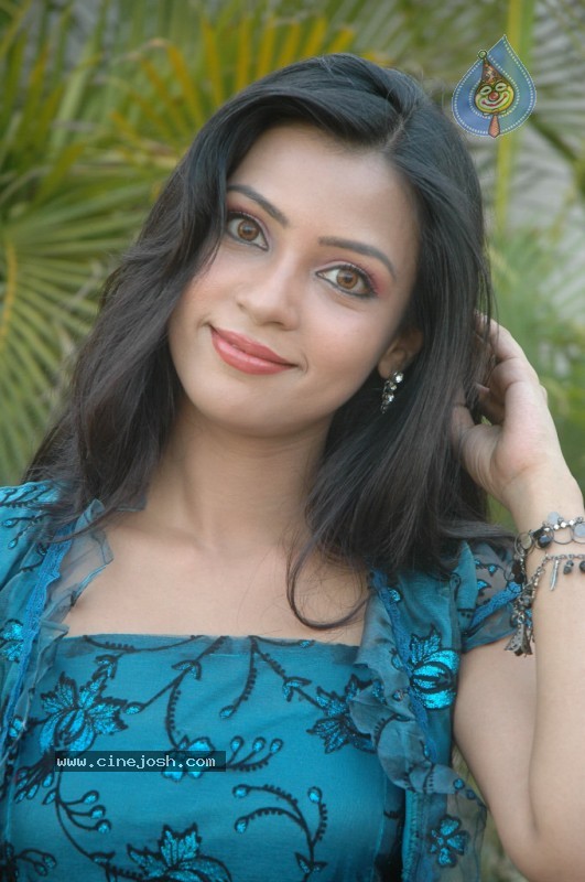 Varaprasad and Pottiprasad Movie New Stills - 68 / 119 photos