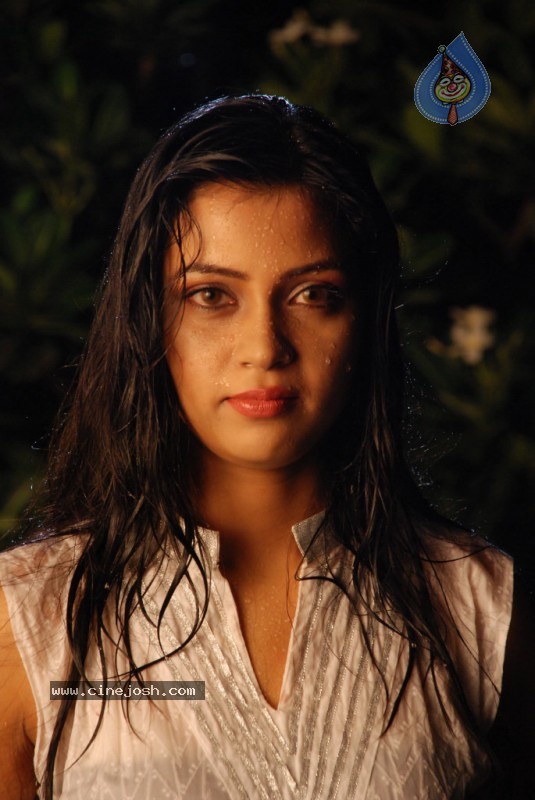 Varaprasad and Pottiprasad Movie New Stills - 105 / 119 photos