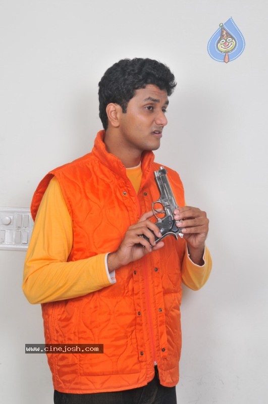 Varaprasad and Pottiprasad Movie New Stills - 106 / 119 photos