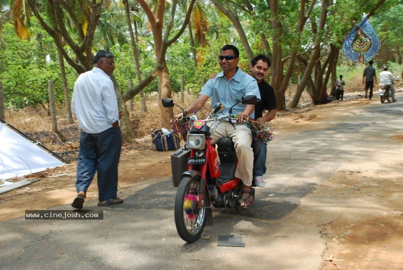 Varaprasad & Pottiprasad Movie Stills - 98 / 176 photos