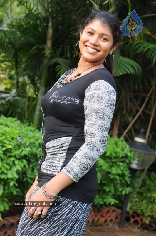 Vazhi Vidu Kanne Vazhi Vidu Tamil Movie Stills - 3 / 41 photos