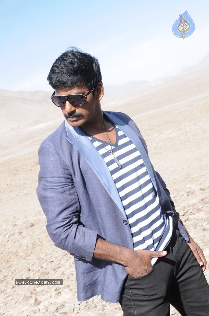 Vedi Movie Stills - 1 / 12 photos