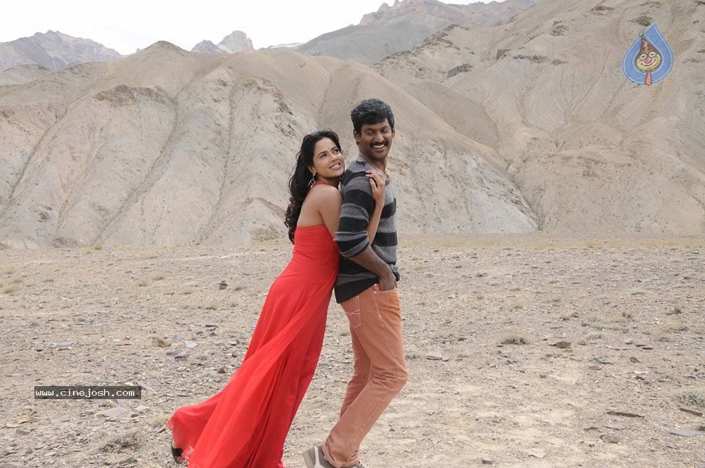 Vedi Movie Stills - 10 / 12 photos