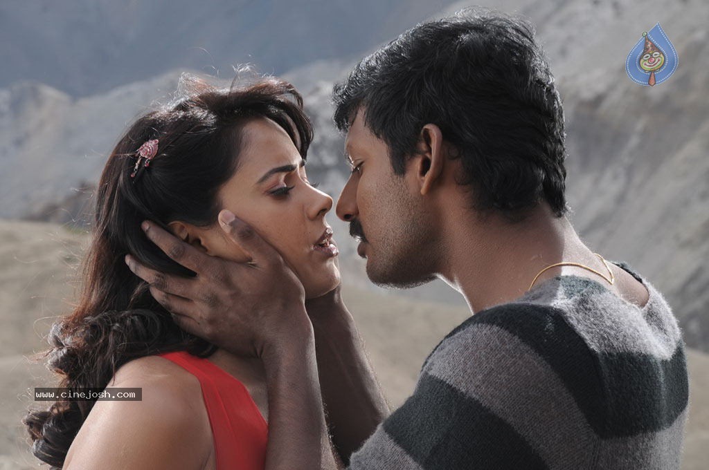 Vedi Movie Stills - 11 / 12 photos