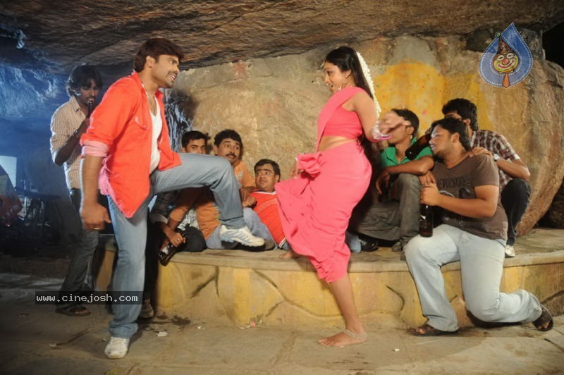 Veeda Movie Stills - 15 / 20 photos