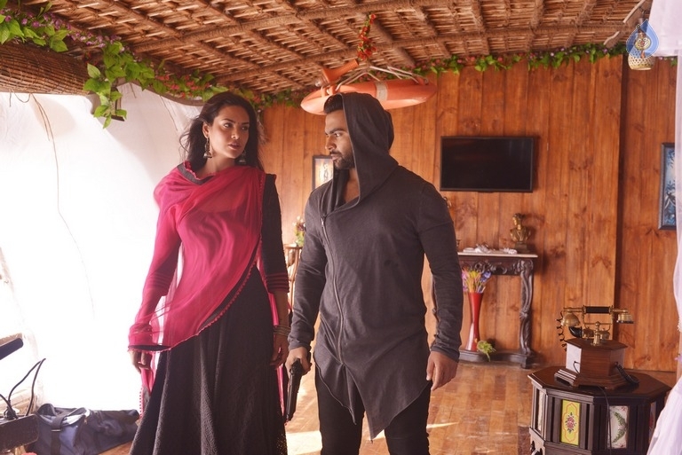 Veedevadu Movie New Stills - 3 / 5 photos