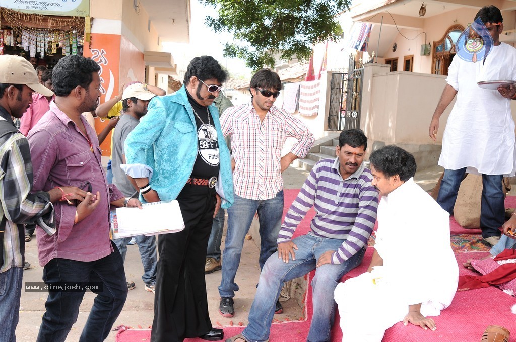 Veedu Theda Movie New Stills - 25 / 72 photos