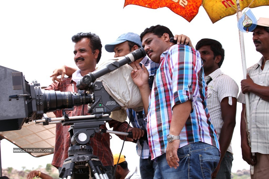 Veedu Theda Movie New Stills - 48 / 72 photos