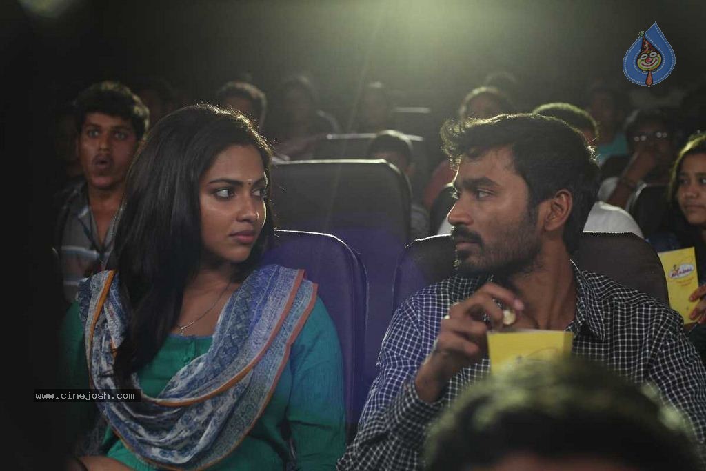 Velaiyilla Pattathari Tamil Movie Photos - 1 / 25 photos