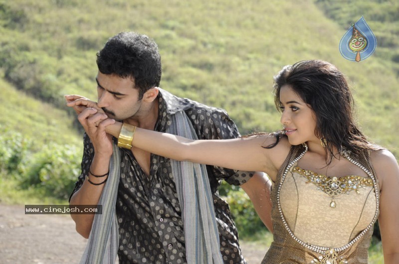 Vellore Mavattam Tamil Movie Stills  - 11 / 49 photos