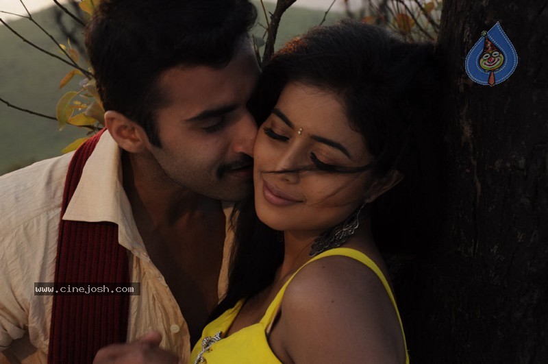 Vellore Mavattam Tamil Movie Stills  - 35 / 49 photos