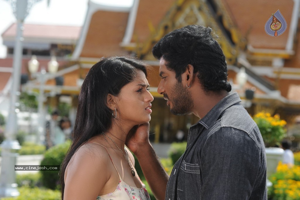 Vetadu Ventadu Movie Hot Stills - 117 / 142 photos