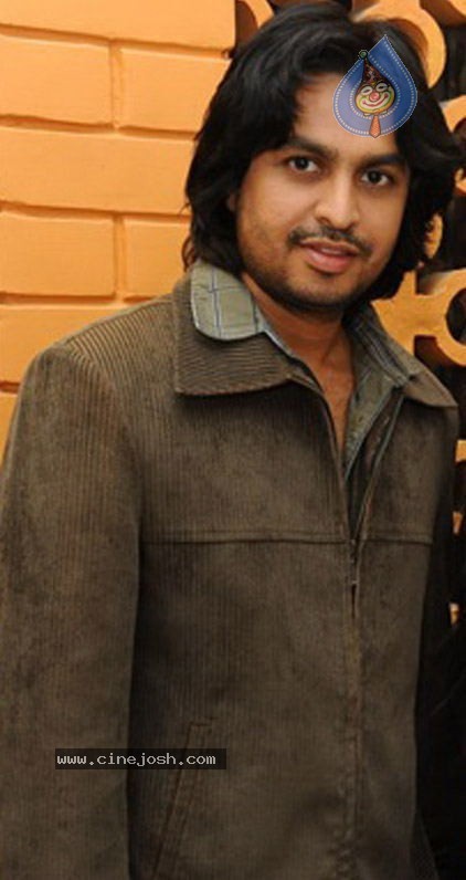 Vethika Nenu Naa Ishtamga Movie Stills - 10 / 33 photos