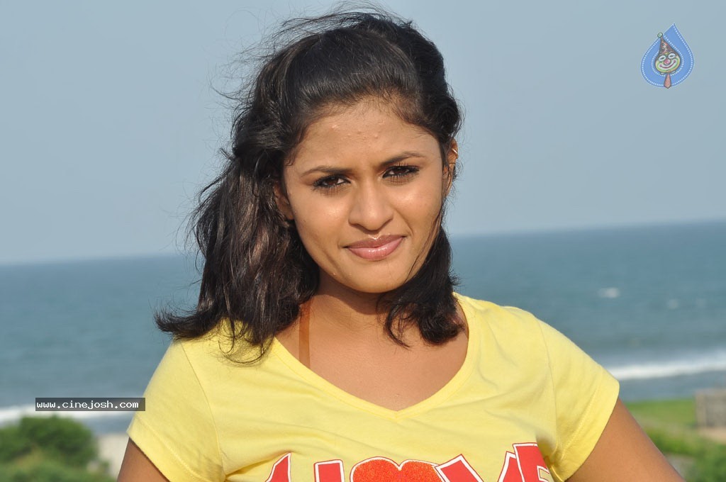 Vetkathai Kettal Enna Tharuvai Tamil Movie Stills - 47 / 81 photos