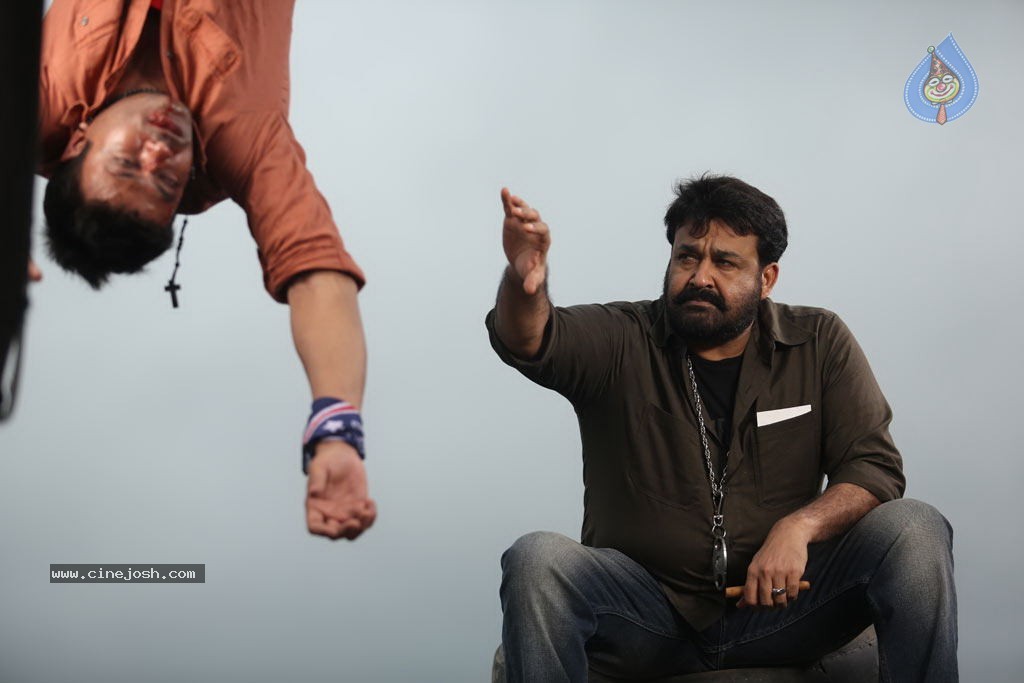 Vetrimaran IPS Tamil Movie Stills - 48 / 89 photos