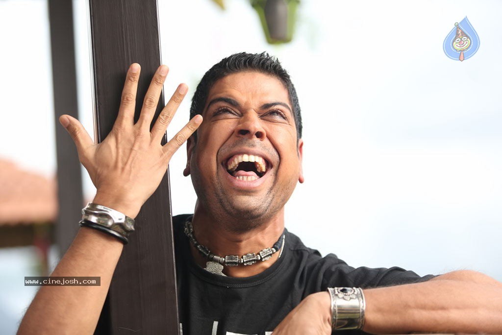 Vetrimaran IPS Tamil Movie Stills - 58 / 89 photos