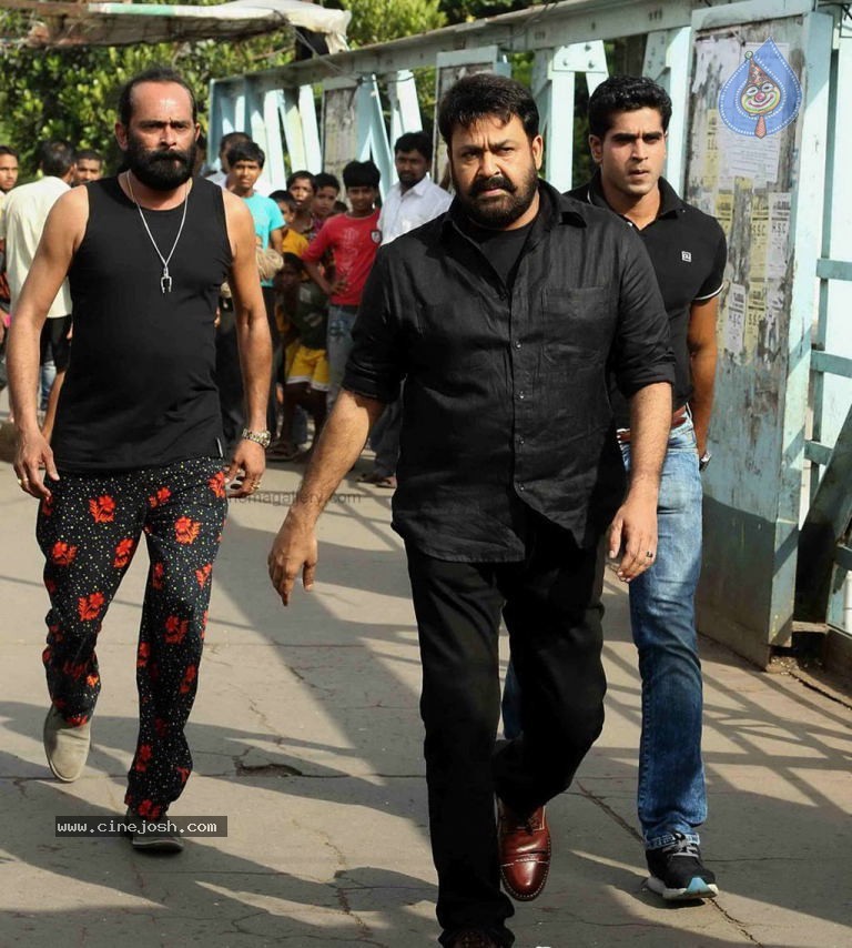 Vetrimaran IPS Tamil Movie Stills - 66 / 89 photos