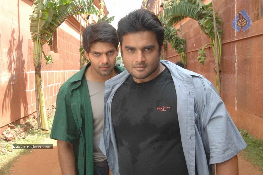 Vettai Tamil Movie New Stills - 12 / 32 photos