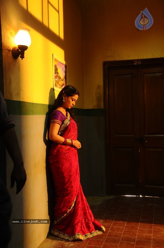 Vidiyamoon Movie Stills - 15 / 58 photos