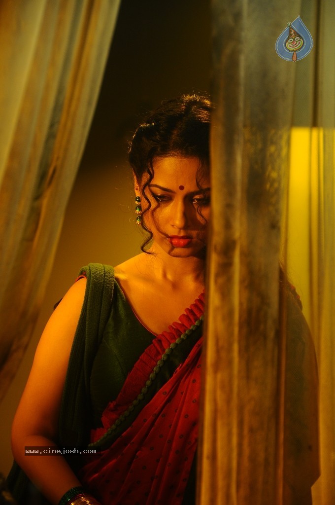 Vidiyamoon Movie Stills - 21 / 58 photos