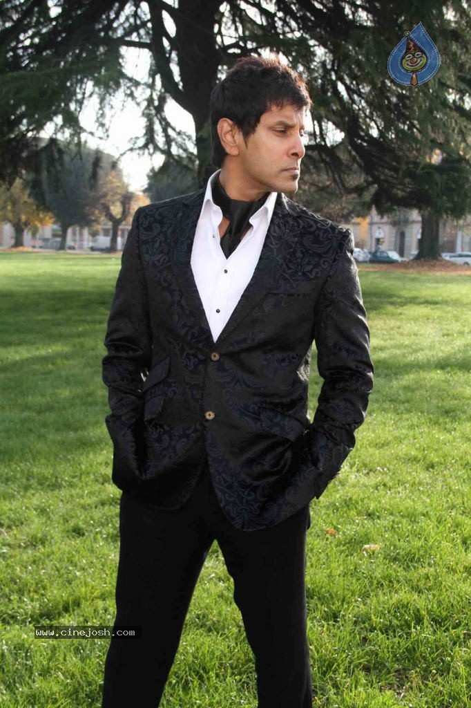 Vikram Stills in Veedinthe Movie - 8 / 84 photos