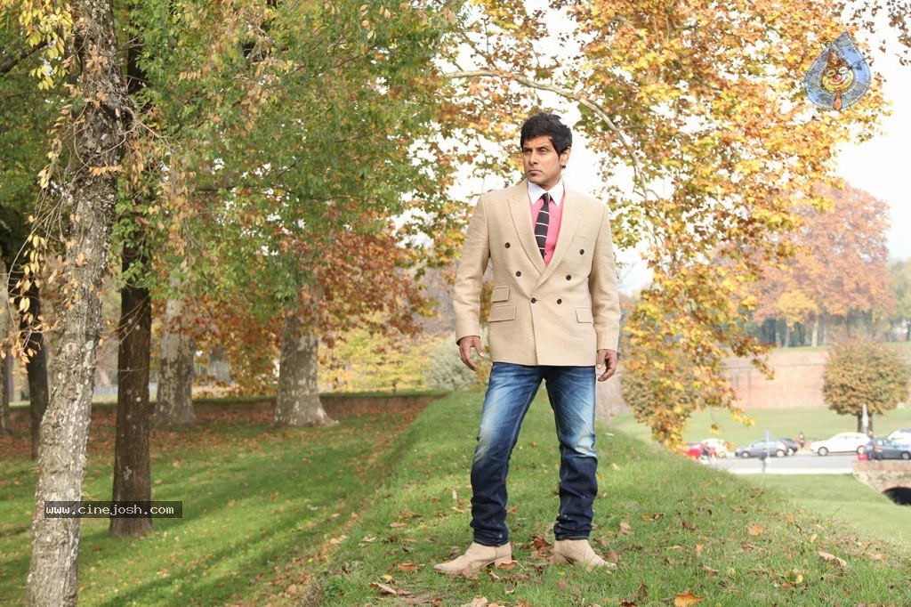 Vikram Stills in Veedinthe Movie - 19 / 84 photos