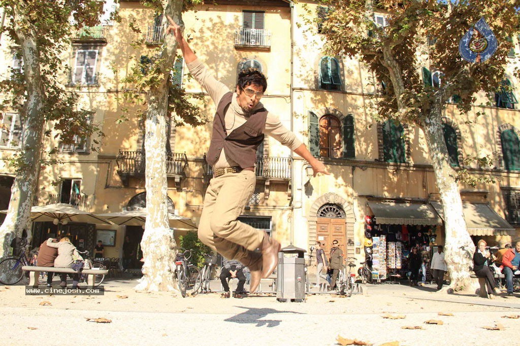 Vikram Stills in Veedinthe Movie - 22 / 84 photos