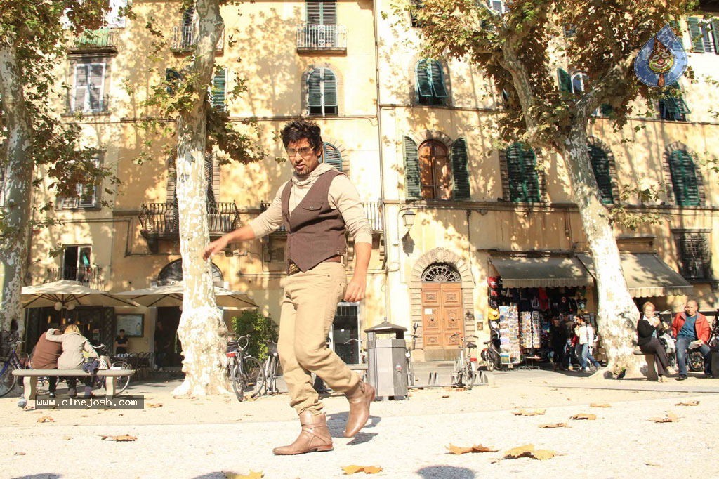 Vikram Stills in Veedinthe Movie - 49 / 84 photos