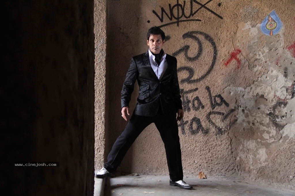 Vikram Stills in Veedinthe Movie - 51 / 84 photos