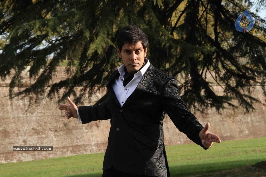 Vikram Stills in Veedinthe Movie - 69 / 84 photos