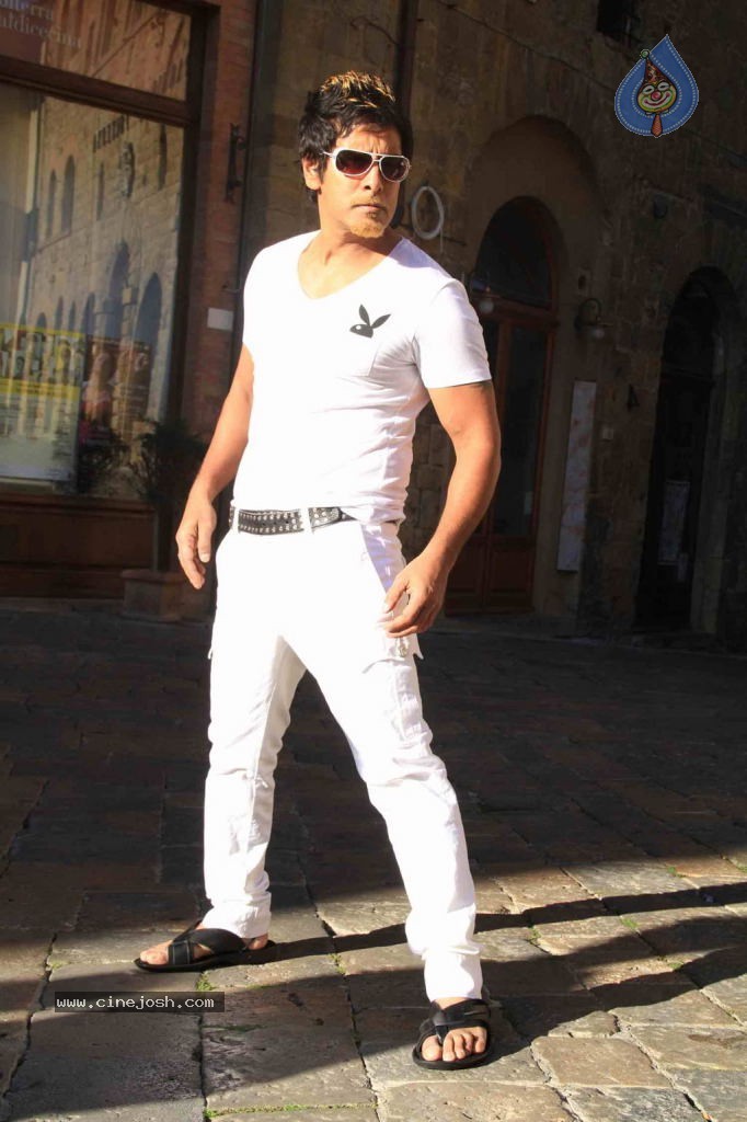 Vikram Stills in Veedinthe Movie - 75 / 84 photos