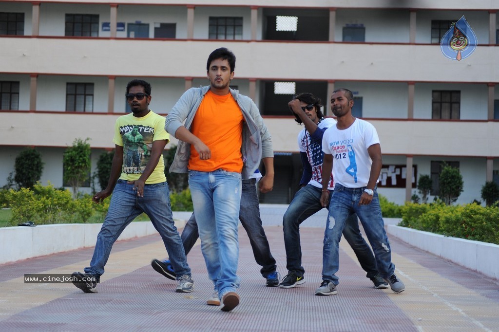 Vinuravema Movie Stills - 83 / 95 photos