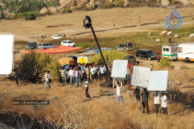 Virodhi Movie Stills - 11 / 79 photos