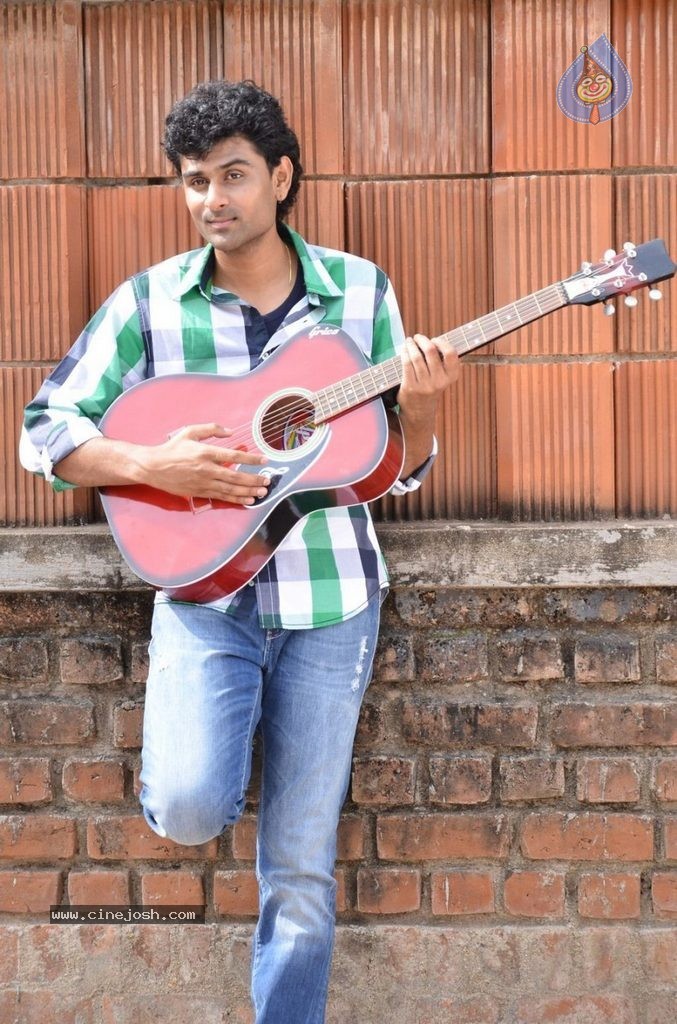 Vizhi Moodi Yosithal Tamil Movie Stills - 33 / 42 photos