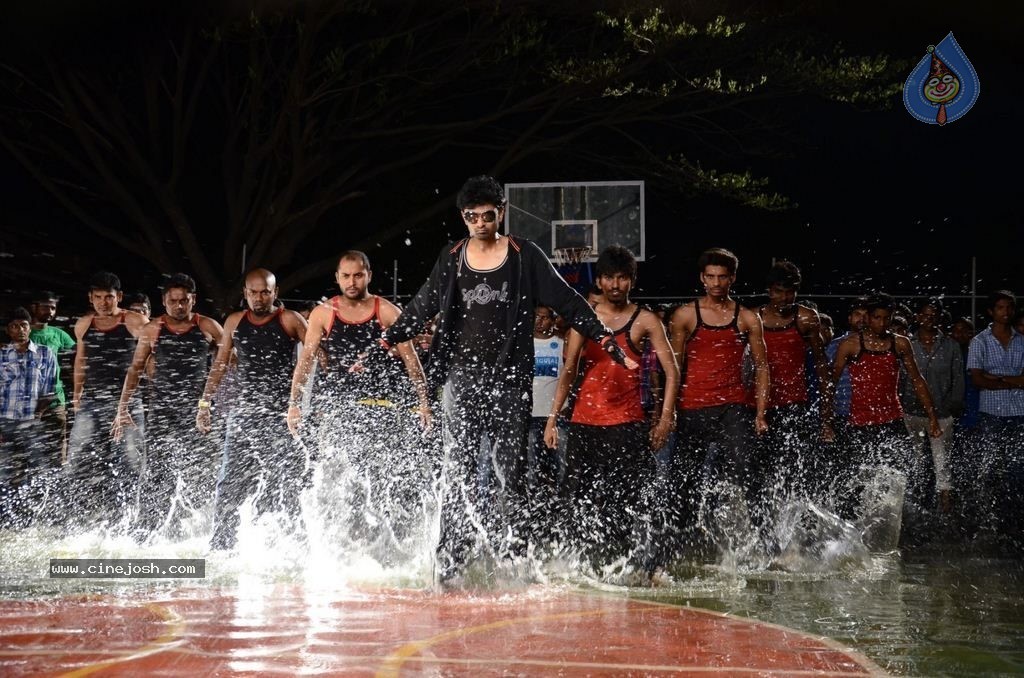 Vizhi Moodi Yosithal Tamil Movie Stills - 41 / 42 photos