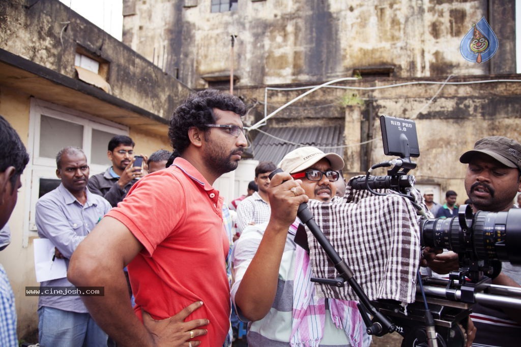 Vundile Manchi Kalam Mundu Munduna Stills - 1 / 11 photos