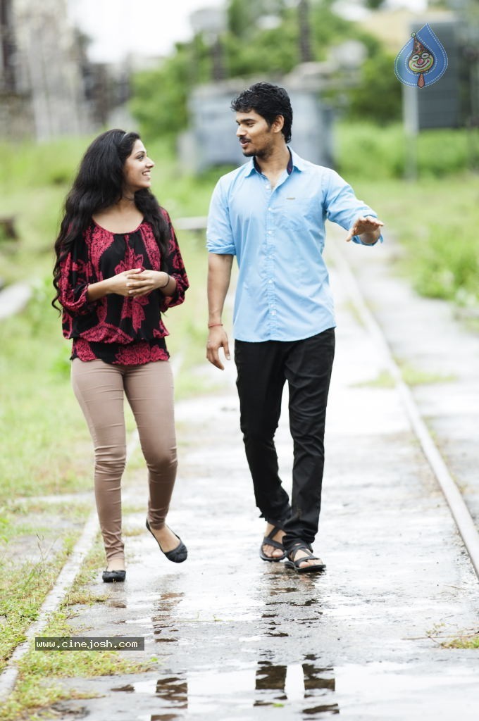 Vundile Manchi Kalam Mundu Munduna Stills - 8 / 11 photos