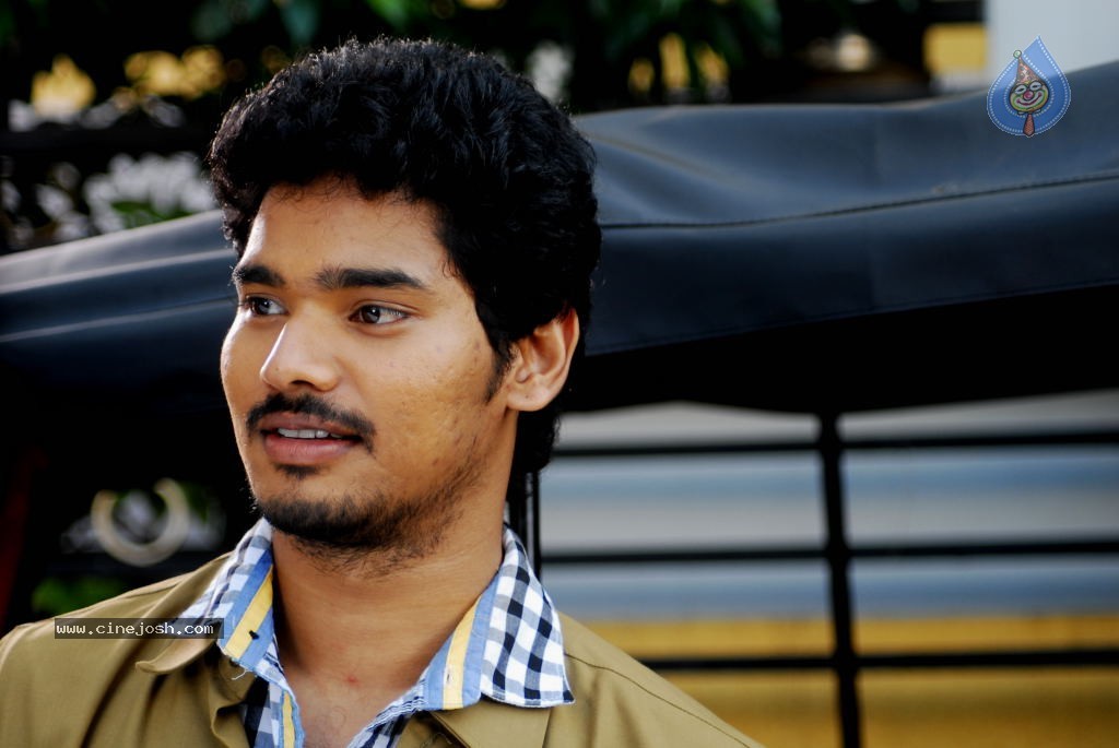 Vundile Manchi Kalam Mundu Munduna Stills - 10 / 11 photos