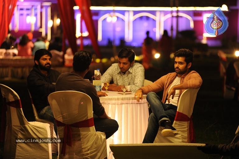 Vunnadi Okate Zindagi Movie Stills - 8 / 8 photos