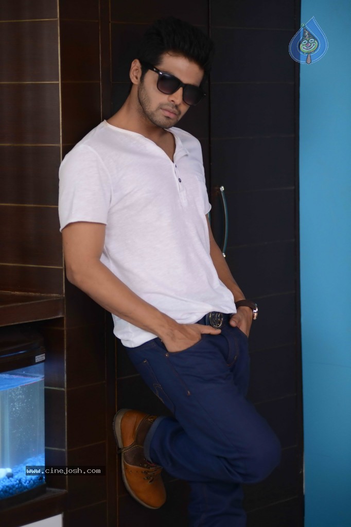 Weekend Love Movie New Stills - 19 / 31 photos