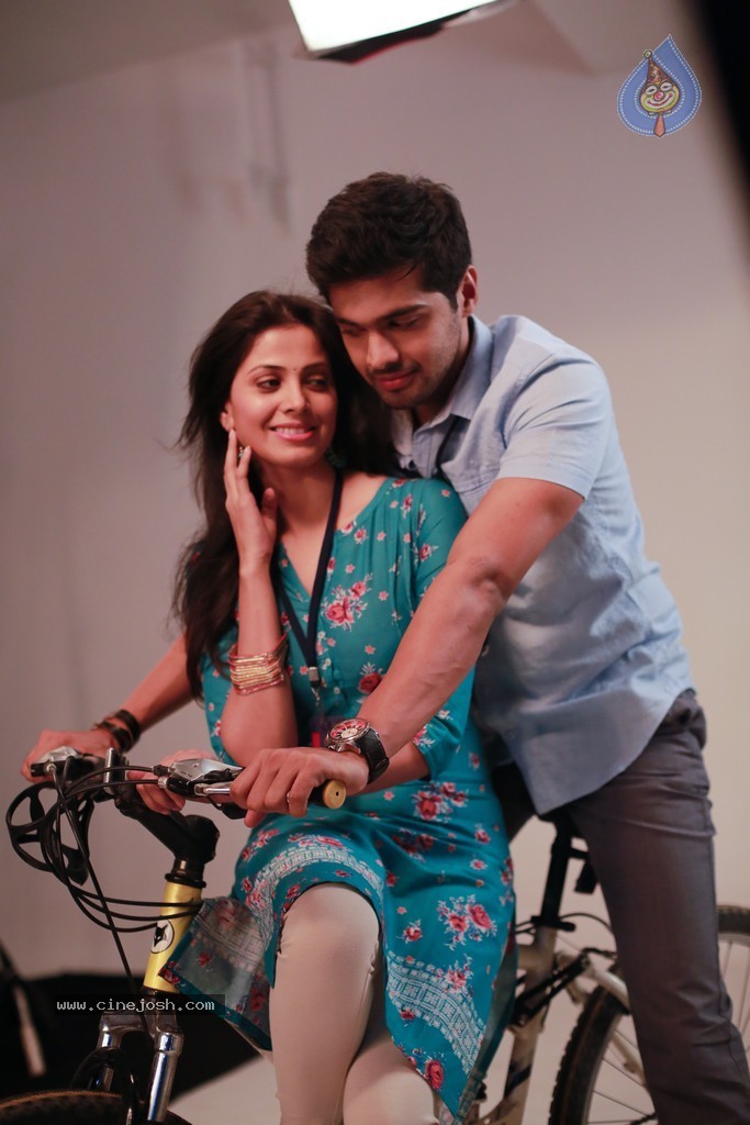 Weekend Love Movie Stills - 16 / 40 photos
