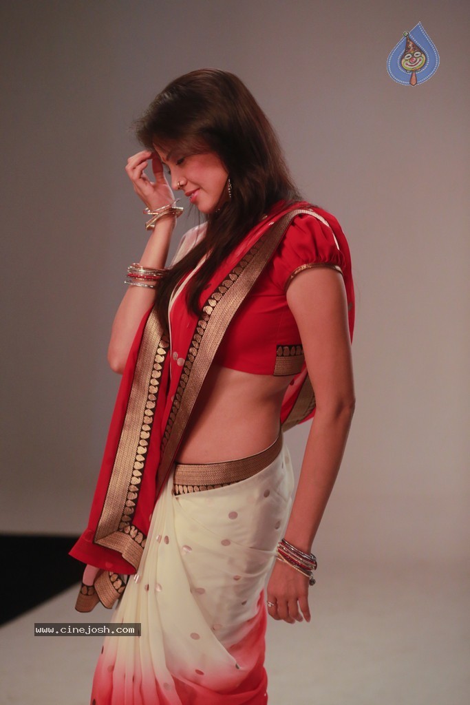 Weekend Love Movie Stills - 26 / 40 photos